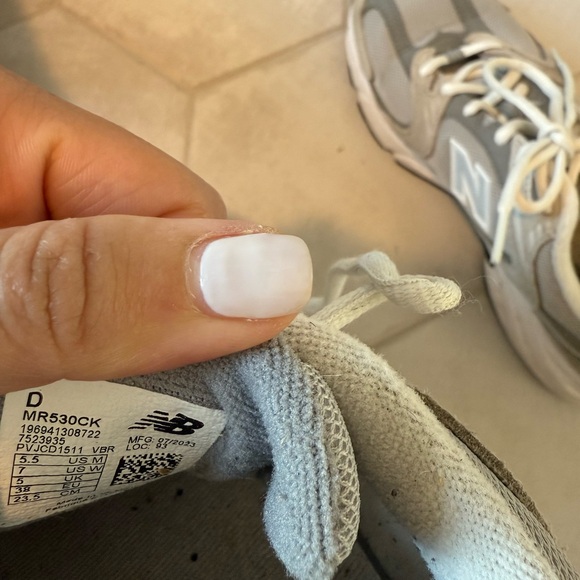 New Balance Sneakers  women size 7 - Picture 5 of 5